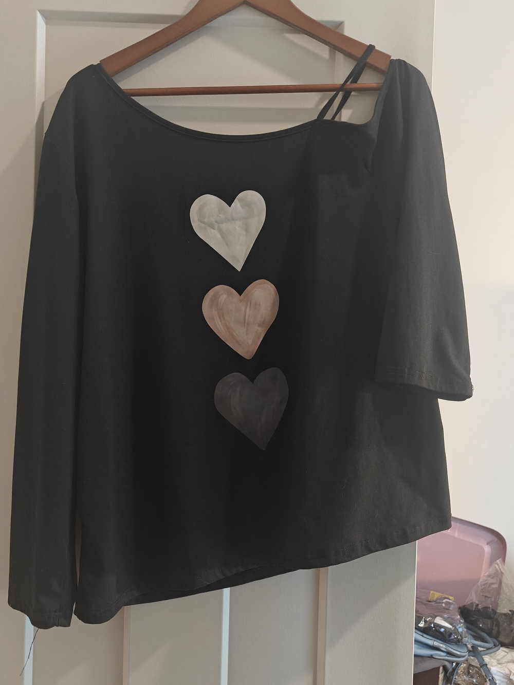 SHEIN Black Off-Shoulder Tee with White, Blush & Charcoal Hearts